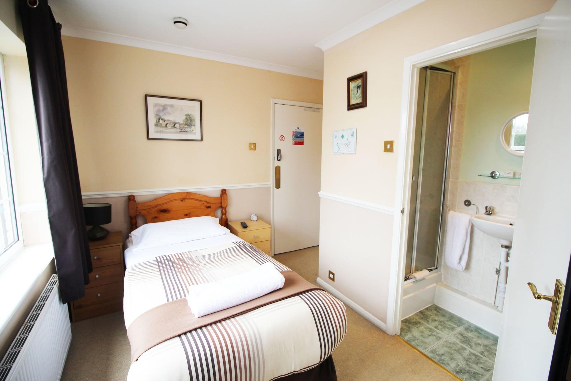 Oyo Flexistay Ambers Gatwick Aparthotel Horley Exterior photo