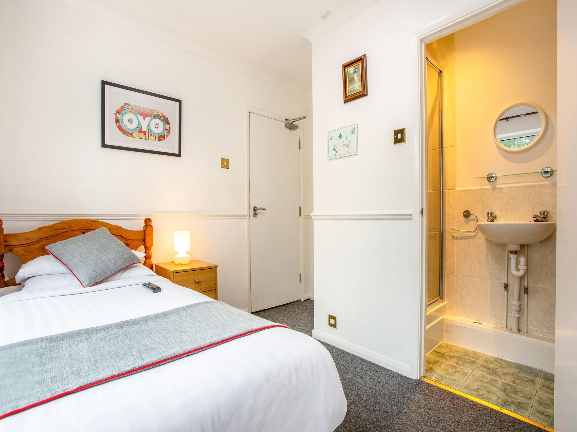 Oyo Flexistay Ambers Gatwick Aparthotel Horley Exterior photo