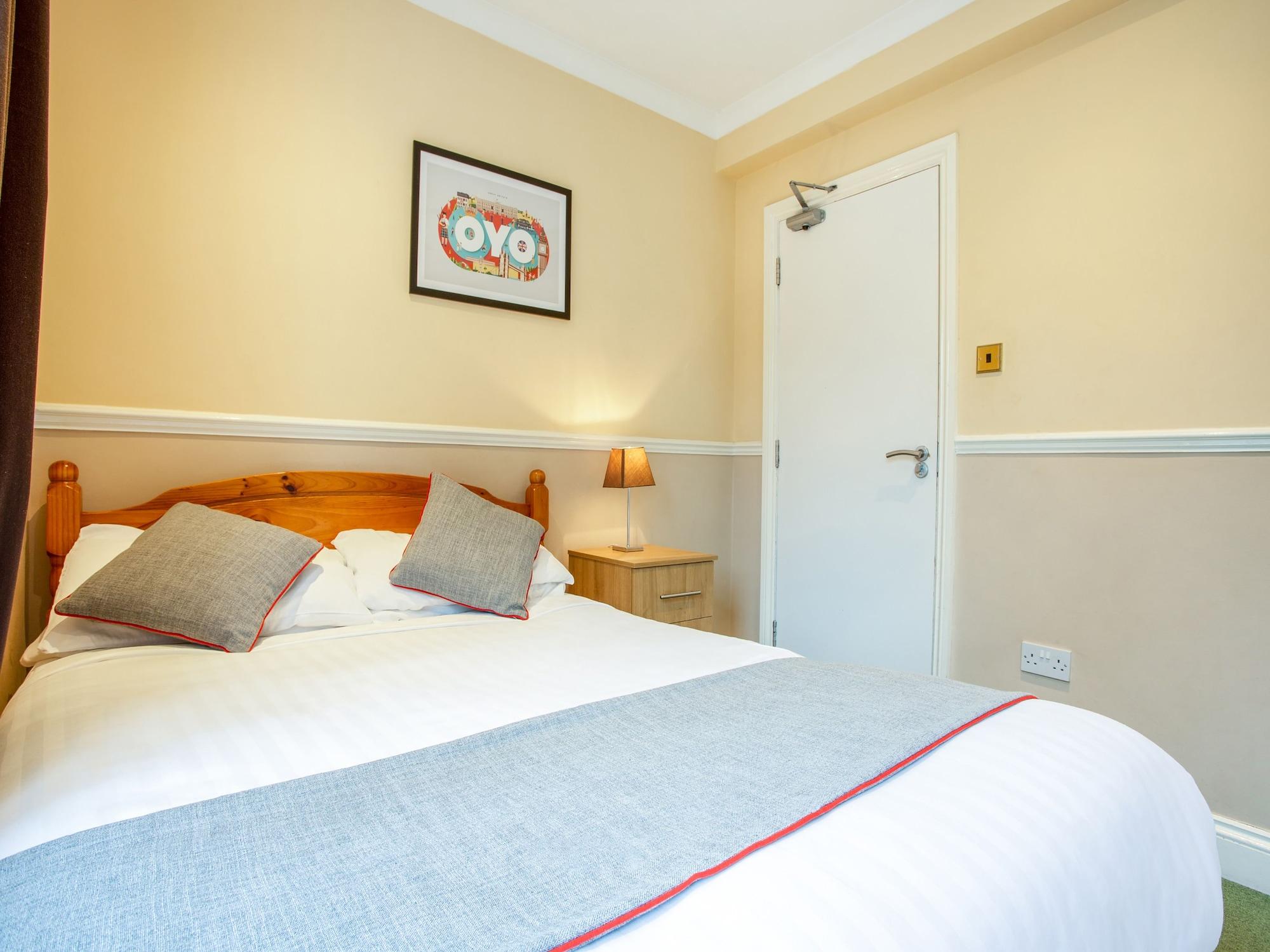 Oyo Flexistay Ambers Gatwick Aparthotel Horley Exterior photo