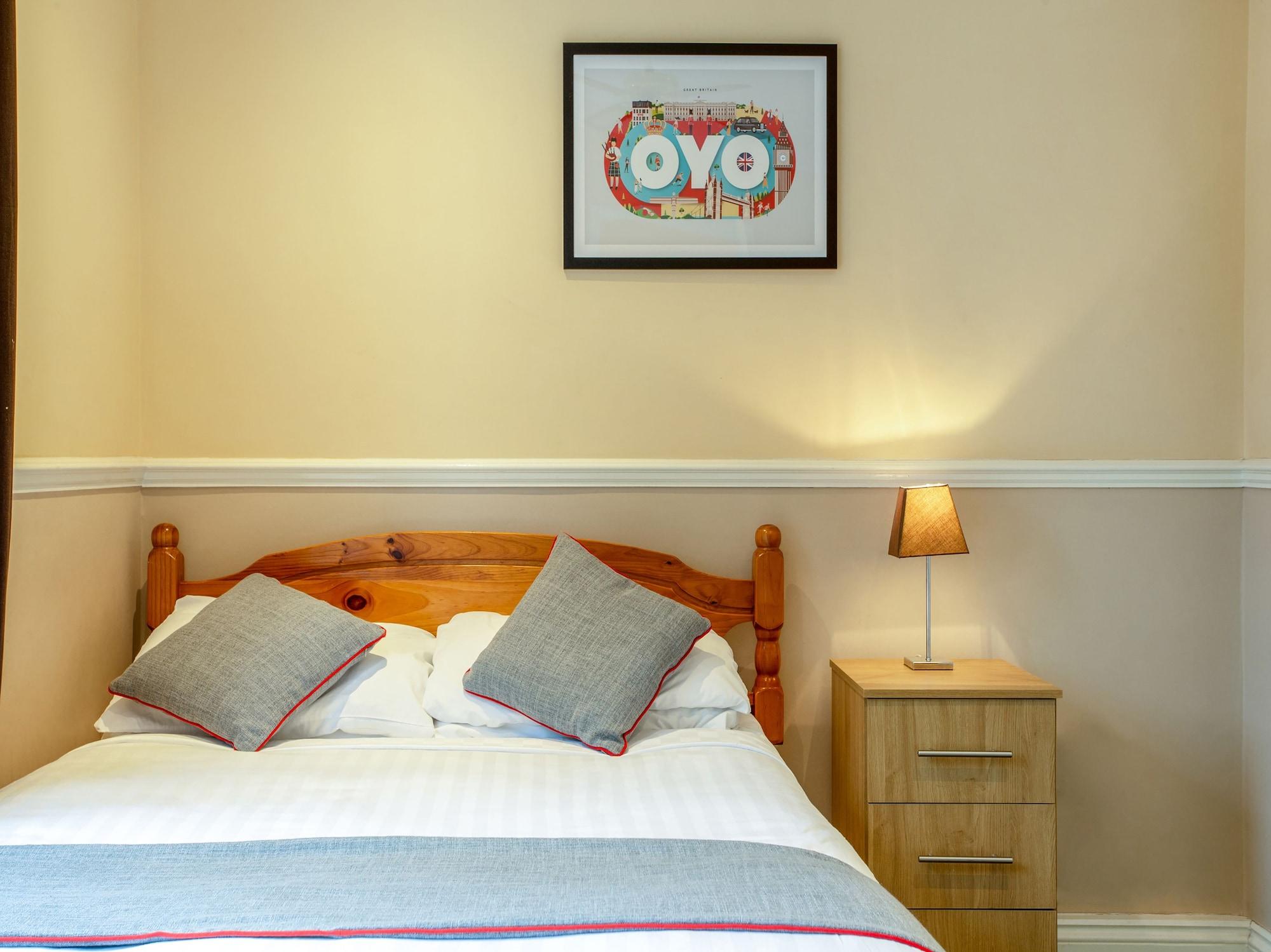 Oyo Flexistay Ambers Gatwick Aparthotel Horley Exterior photo