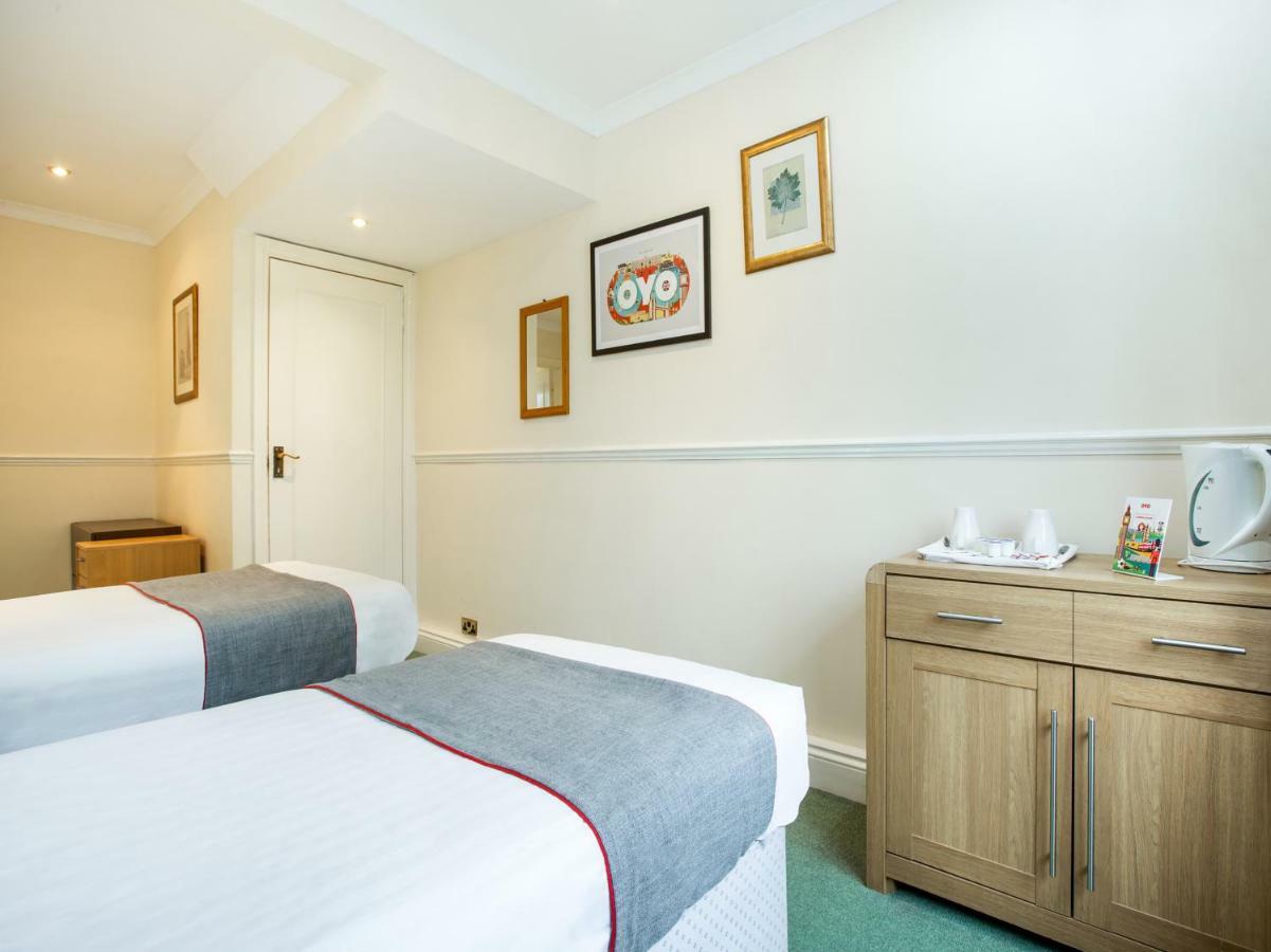 Oyo Flexistay Ambers Gatwick Aparthotel Horley Exterior photo