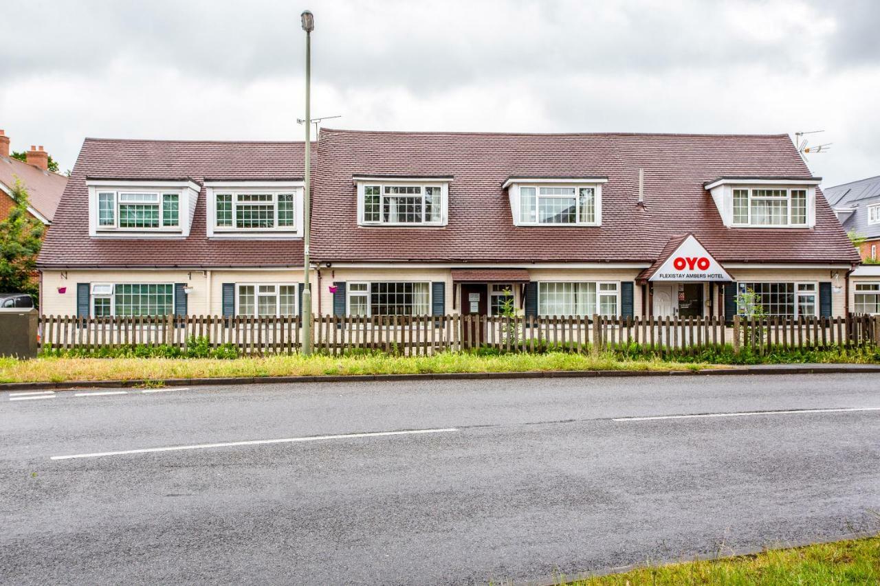 Oyo Flexistay Ambers Gatwick Aparthotel Horley Exterior photo