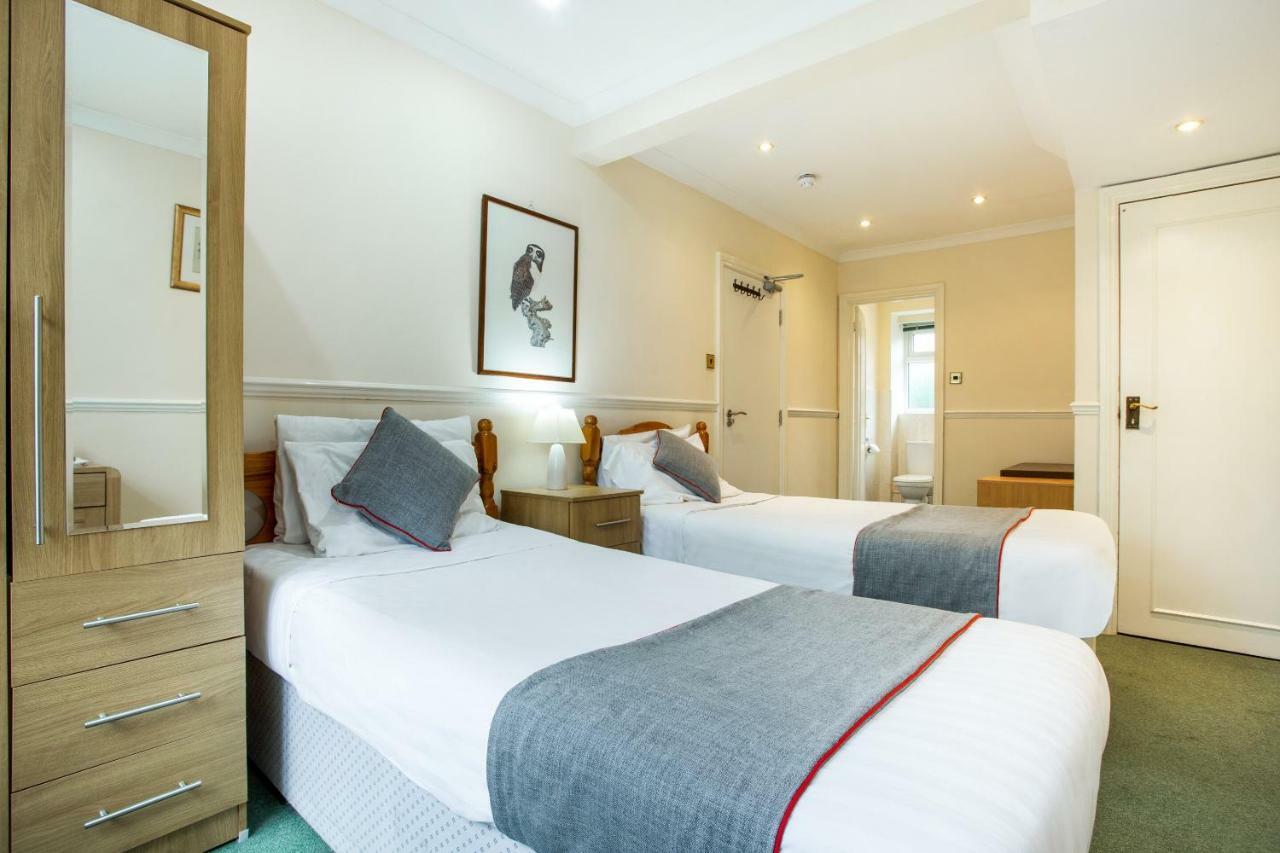 Oyo Flexistay Ambers Gatwick Aparthotel Horley Exterior photo