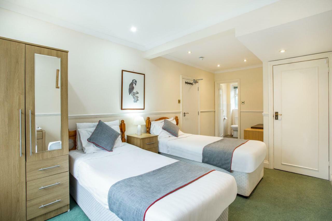 Oyo Flexistay Ambers Gatwick Aparthotel Horley Exterior photo