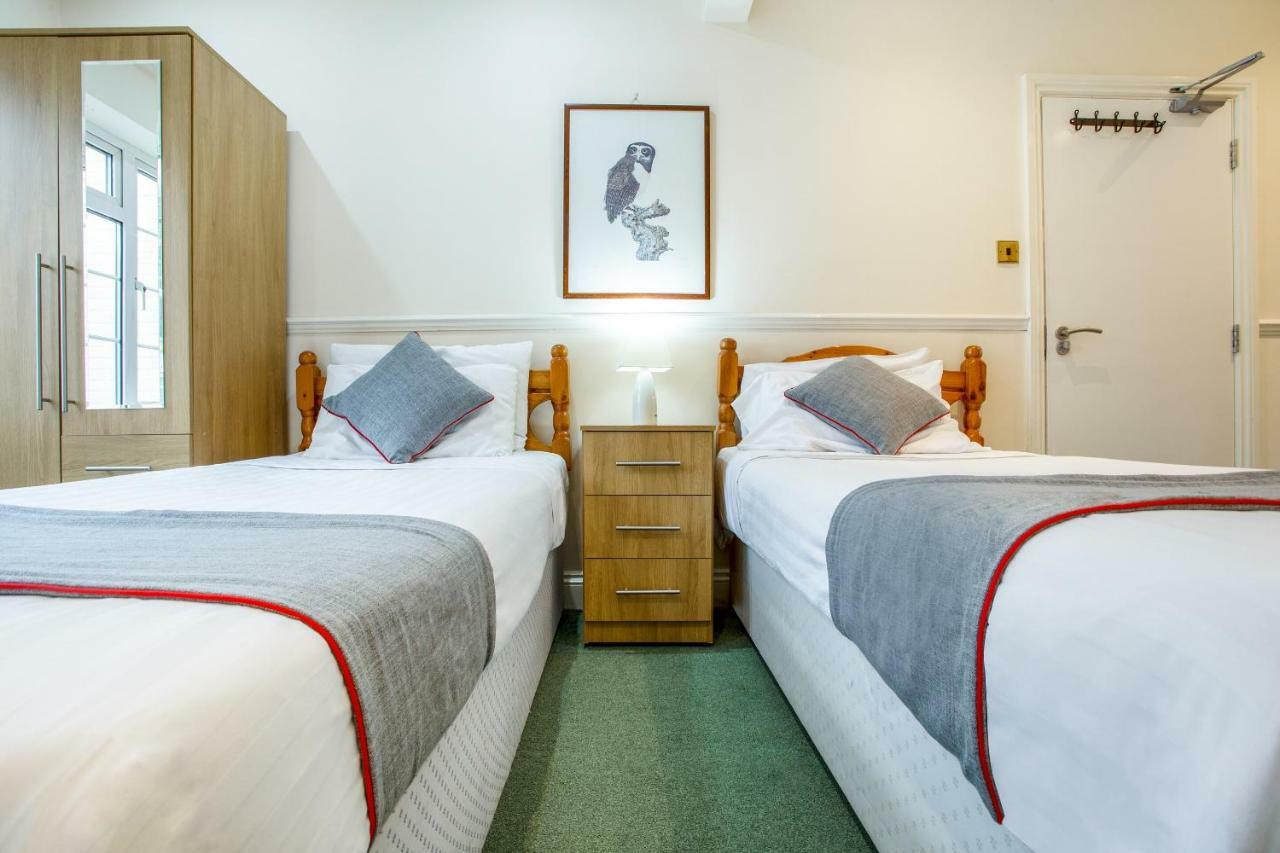 Oyo Flexistay Ambers Gatwick Aparthotel Horley Exterior photo