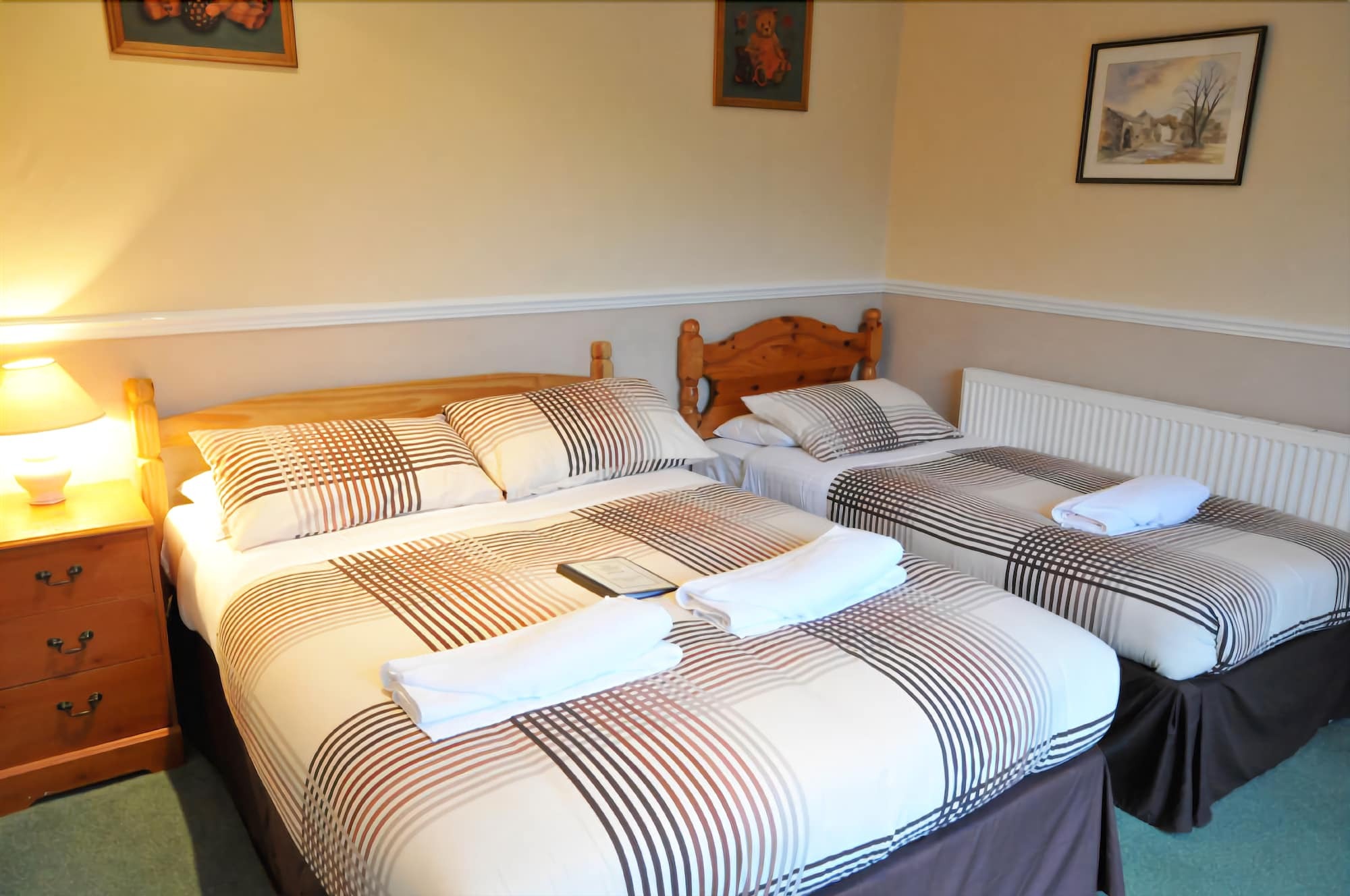 Oyo Flexistay Ambers Gatwick Aparthotel Horley Exterior photo