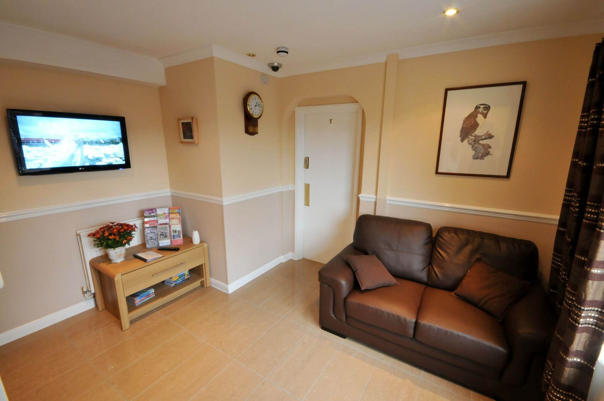 Oyo Flexistay Ambers Gatwick Aparthotel Horley Exterior photo
